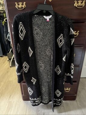 No Boundaries Black & White Geometric Open-Front Cardigan